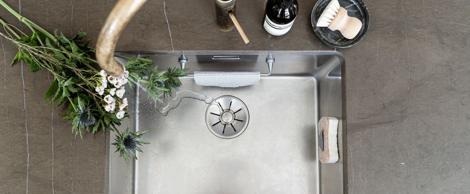 ByMagnet23111_1102_from_top_in_steel_sink_1